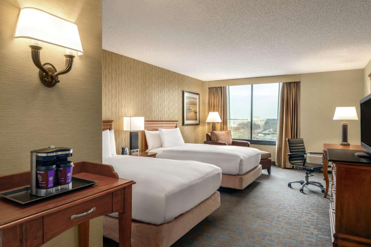 Doubletree By Hilton & Executive Meeting Center Hotel