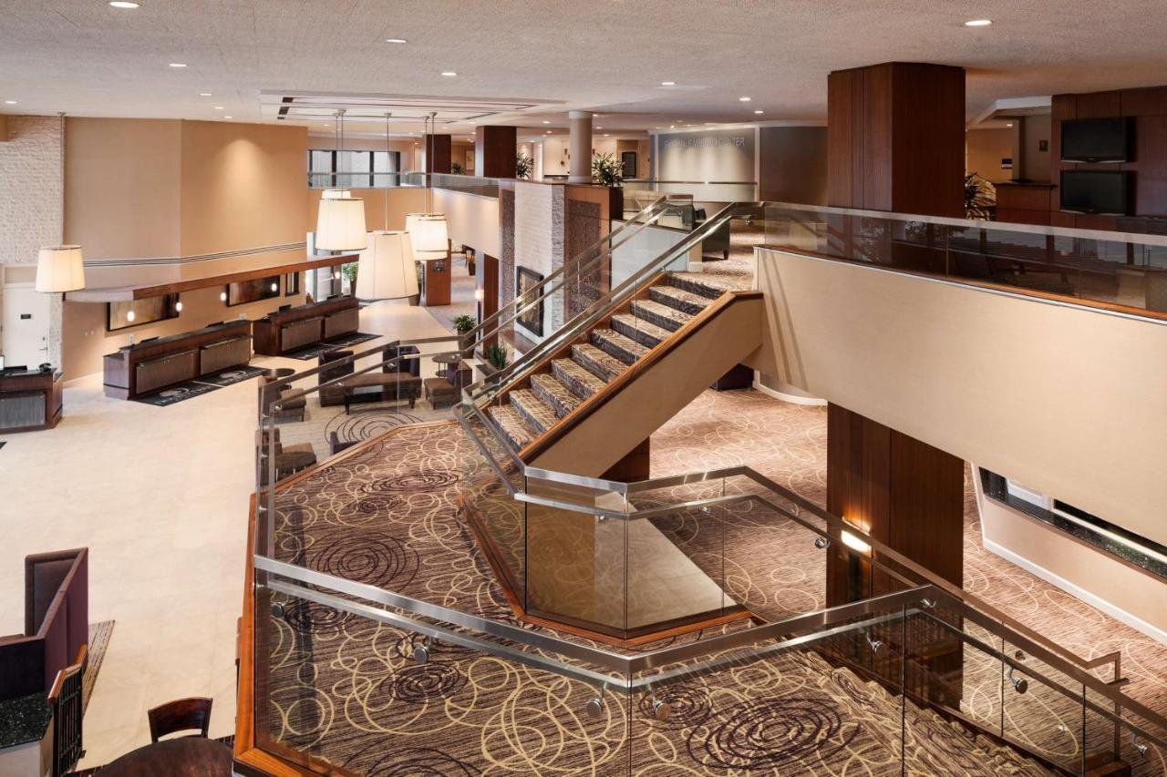 Doubletree By Hilton & Executive Meeting Center Hotel