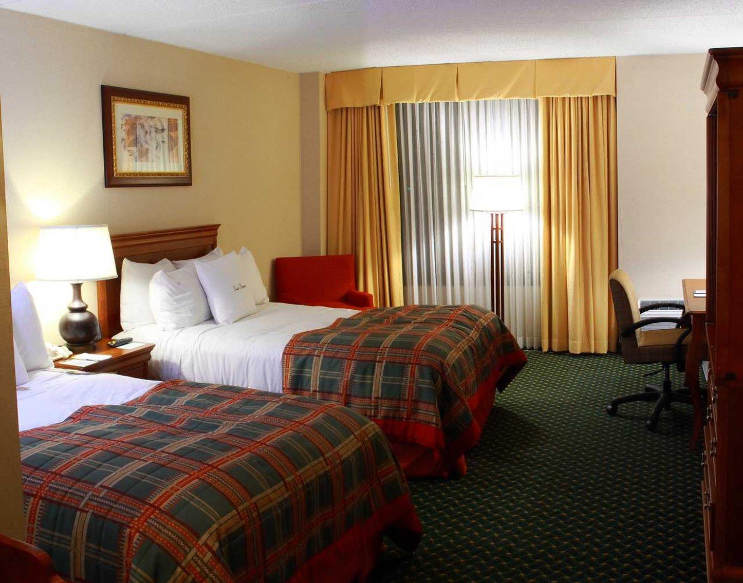 Doubletree By Hilton & Executive Meeting Center Hotel
